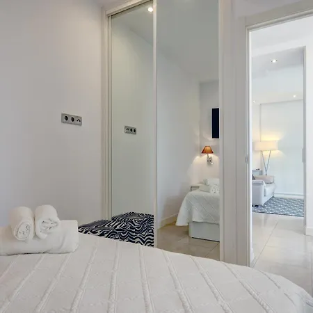 Con Vistas Y Terraza En * Marbella