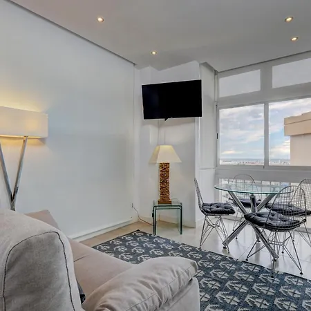 Con Vistas Y Terraza En * Marbella